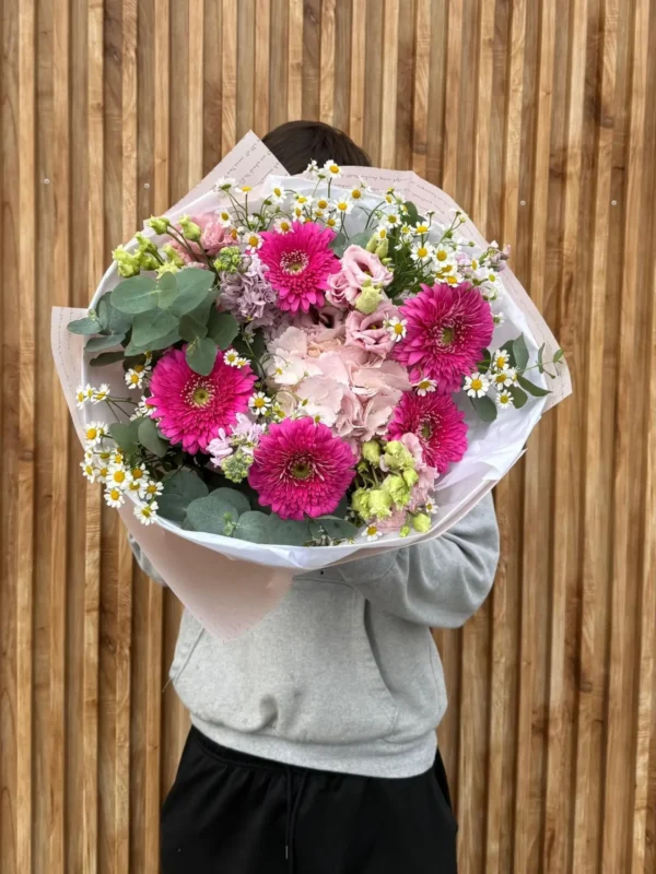 Buchet cu gerbera, hortensie, lisianthus