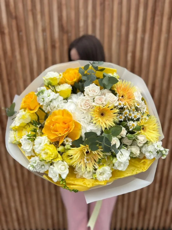 Buchet vibrant în nuanțe solare