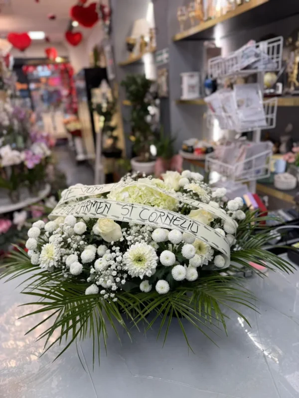 Jerbă funerară cu flori albe