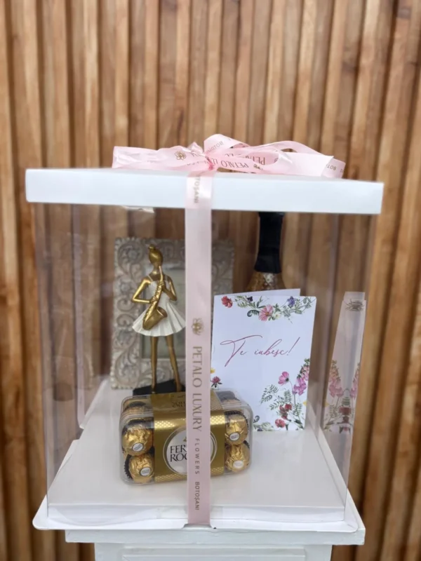 Cutie cadou cu Ferrero Rocher și figurină