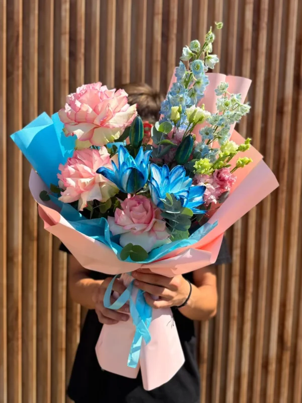 Buchet volumetric cu flori flexate